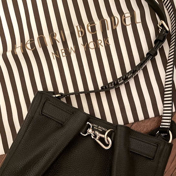 henri bendel Handbags - Henri Bendel Black Leather purse